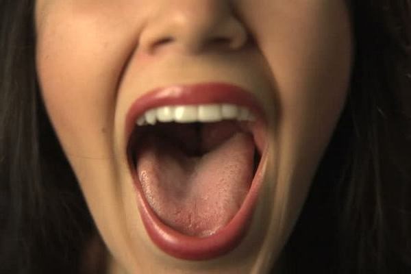 Опасен ли белый налет на гортани? Опасен ли белый налет на гортани?