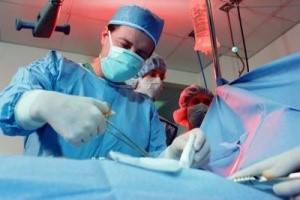 Как вырезают аппендицит и сколько длится операция по его удалению Как вырезают аппендицит и сколько длится операция по его удалению