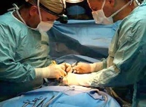 Как вырезают аппендицит и сколько длится операция по его удалению Как вырезают аппендицит и сколько длится операция по его удалению