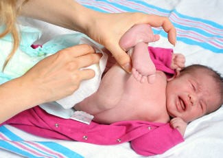 Устранение жидкого стула у грудничка на грудном вскармливании: терапия для новорожденного Устранение жидкого стула у грудничка на грудном вскармливании: терапия для новорожденного